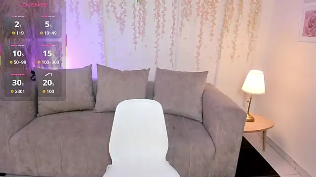 Snapshot of Natti_london chatting on 12.17.25 Natti london online show from 12.17.25