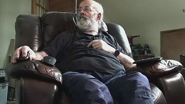 Snapshot of janzer13 chatting on 02.05.26 janzer13 online show from 02.05.26