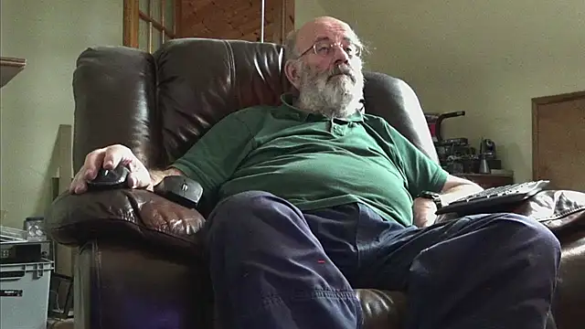 Snapshot of janzer13 chatting on 02.06.26 janzer13 online show from 02.06.26