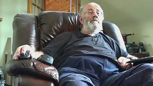 Snapshot of janzer13 chatting on 02.12.26 janzer13 online show from 02.12.26