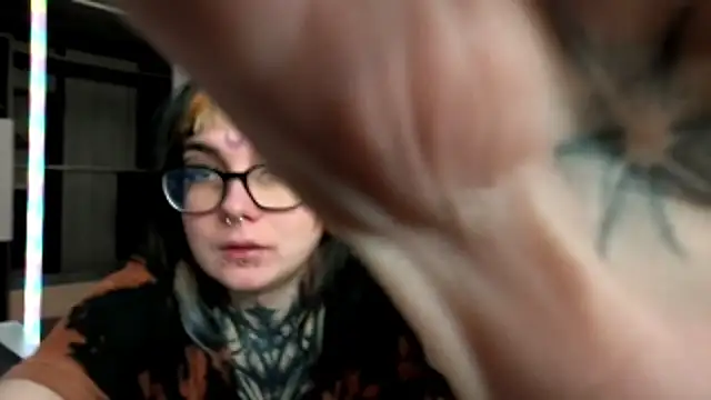 HighelikeGirl online show from 11.16.25