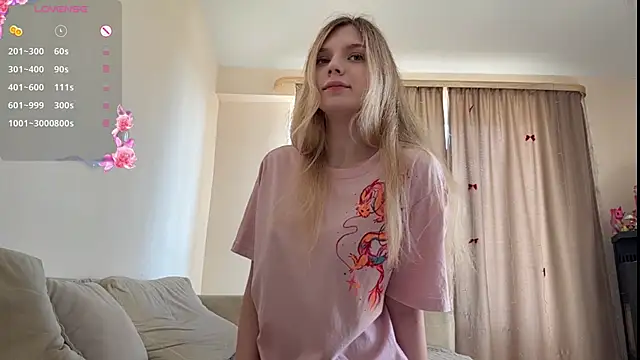 Snapshot of FruityXo chatting on 06.27.26 FruityXo online show from 06.27.26