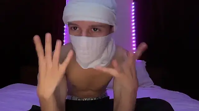 Snapshot of holydirt_luxeno1 chatting on 09.16.25 holydirt luxeno1 online show from 09.16.25