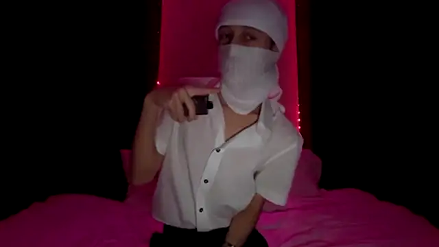 Snapshot of holydirt_luxeno1 chatting on 12.18.25 holydirt luxeno1 online show from 12.18.25