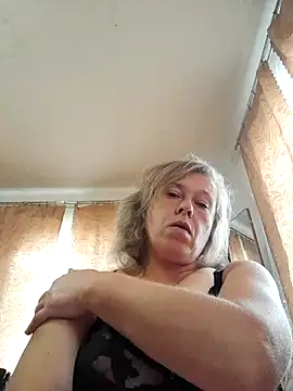 Snapshot of Catherine372311 chatting on 10.10.25 Catherine372311 online show from 10.10.25