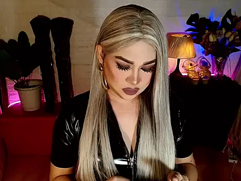 Pukesavurrat online show from 11.14.25