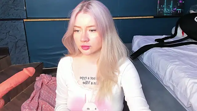 Snapshot of Lillie_Berry chatting on 04.20.26 Lillie Berry online show from 04.20.26