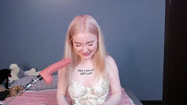 Snapshot of Lillie_Berry chatting on 04.25.26 Lillie Berry online show from 04.25.26