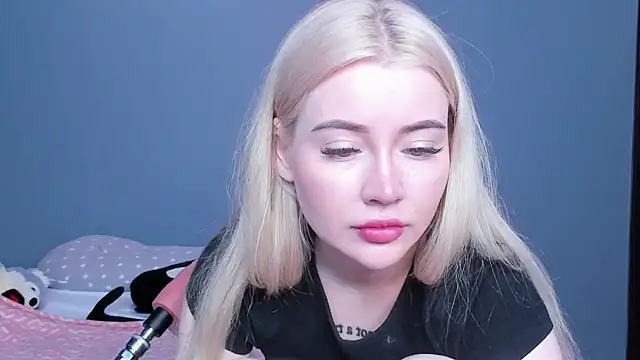 Snapshot of Lillie_Berry chatting on 05.12.26 Lillie Berry online show from 05.12.26