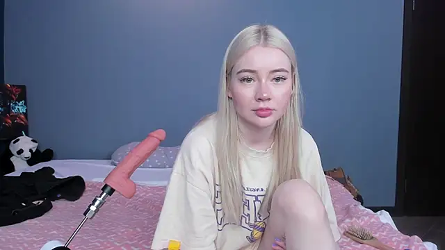 Snapshot of Lillie_Berry chatting on 05.21.26 Lillie Berry online show from 05.21.26