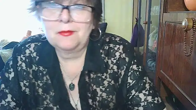Snapshot of VeronicaGold511 chatting on 06.13.26 VeronicaGold511 online show from 06.13.26