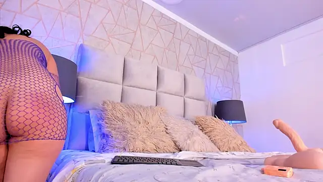 Yara Bliss  online show from 01.10.26