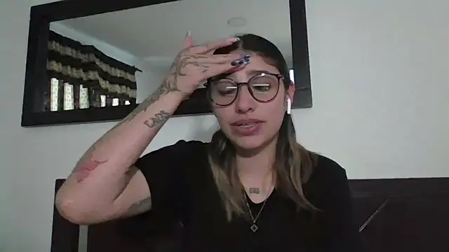 Snapshot of AriaBliss- chatting on 05.14.26 AriaBliss- online show from 05.14.26