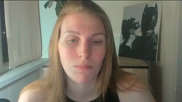 JuliaMuuun online show from 04.17.26