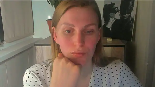 JuliaMuuun online show from 04.28.26