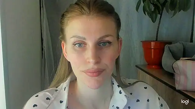 JuliaMuuun online show from 06.06.26