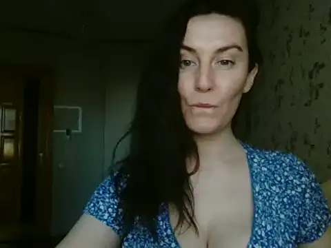 Snapshot of KatalinaQE chatting on 09.15.25 KatalinaQE online show from 09.15.25