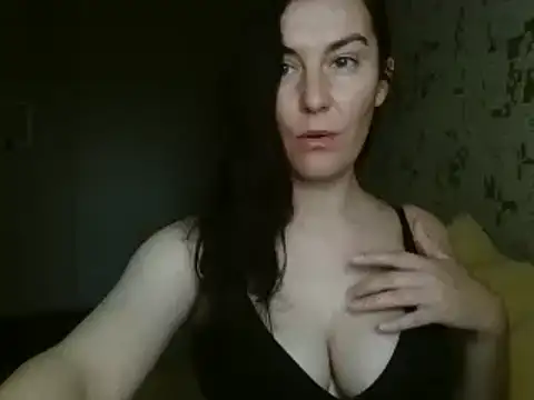 Snapshot of KatalinaQE chatting on 09.16.25 KatalinaQE online show from 09.16.25