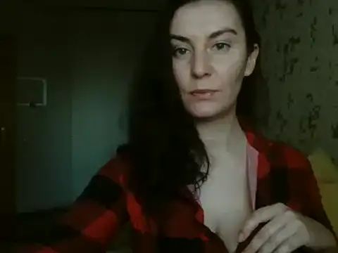Snapshot of KatalinaQE chatting on 09.17.25 KatalinaQE online show from 09.17.25