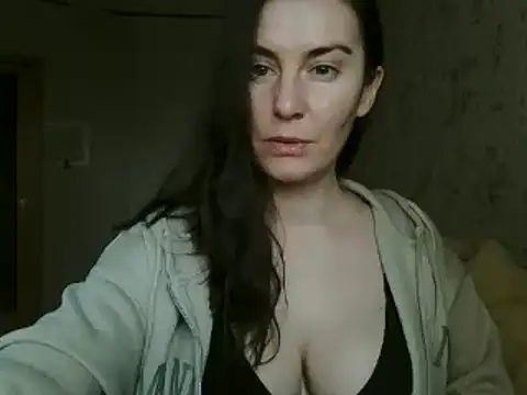 Snapshot of KatalinaQE chatting on 10.06.25 KatalinaQE online show from 10.06.25