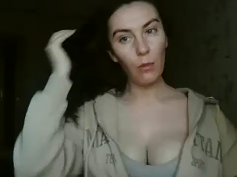 Snapshot of KatalinaQE chatting on 10.08.25 KatalinaQE online show from 10.08.25