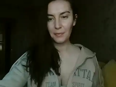 Snapshot of KatalinaQE chatting on 10.15.25 KatalinaQE online show from 10.15.25