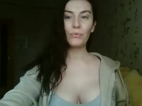 Snapshot of KatalinaQE chatting on 10.16.25 KatalinaQE online show from 10.16.25