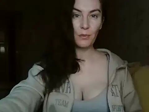Snapshot of KatalinaQE chatting on 10.17.25 KatalinaQE online show from 10.17.25
