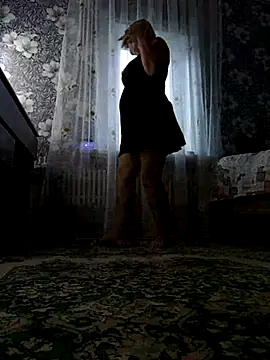 Snapshot of AliceGold5231 chatting on 09.30.25 AliceGold5231 online show from 09.30.25