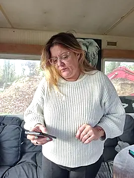 Misspapillon1840 online show from 11.16.25