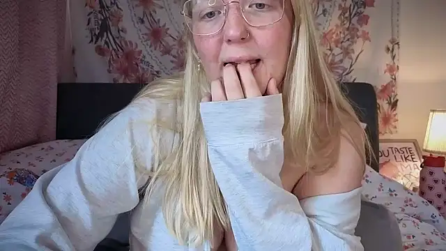 Snapshot of Daisyxoxo_ chatting on 09.16.25 Daisyxoxo  online show from 09.16.25