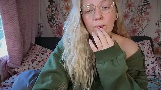 Snapshot of Daisyxoxo_ chatting on 09.25.25 Daisyxoxo  online show from 09.25.25