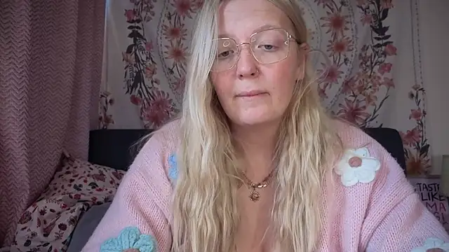 Snapshot of Daisyxoxo_ chatting on 09.26.25 Daisyxoxo  online show from 09.26.25