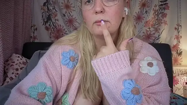 Snapshot of Daisyxoxo_ chatting on 10.03.25 Daisyxoxo  online show from 10.03.25