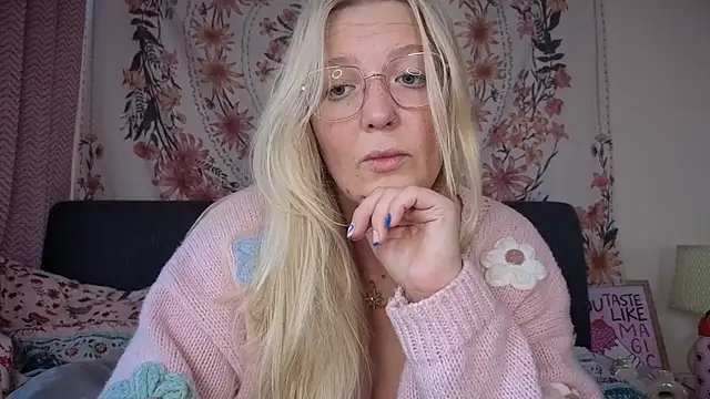 Snapshot of Daisyxoxo_ chatting on 10.16.25 Daisyxoxo  online show from 10.16.25