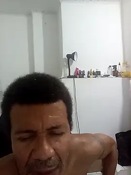 Snapshot of moreno25centimetro chatting on 09.18.25 moreno25centimetro online show from 09.18.25