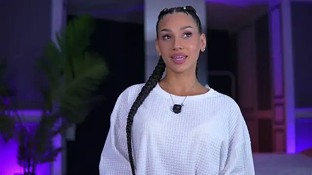 Snapshot of NinaSolenne chatting on 06.22.26 NinaSolenne online show from 06.22.26