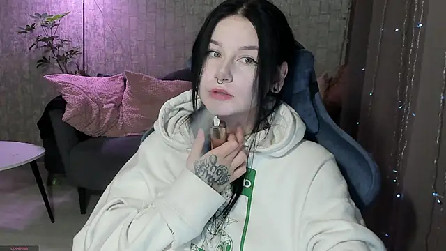Snapshot of AlinaGreeeen chatting on 09.13.25 AlinaGreeeen online show from 09.13.25