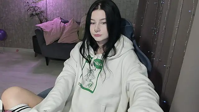 Snapshot of AlinaGreeeen chatting on 09.22.25 AlinaGreeeen online show from 09.22.25