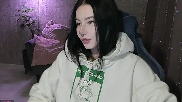 Snapshot of AlinaGreeeen chatting on 09.28.25 AlinaGreeeen online show from 09.28.25