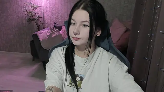 Snapshot of AlinaGreeeen chatting on 10.06.25 AlinaGreeeen online show from 10.06.25