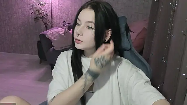 Snapshot of AlinaGreeeen chatting on 10.07.25 AlinaGreeeen online show from 10.07.25
