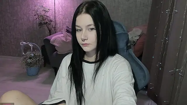 Snapshot of AlinaGreeeen chatting on 10.09.25 AlinaGreeeen online show from 10.09.25