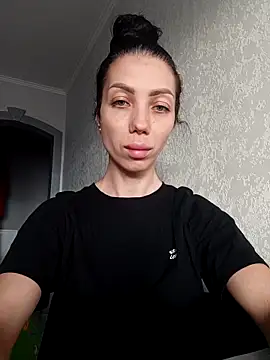 Snapshot of Princessa99885 chatting on 10.28.25 Princessa99885 online show from 10.28.25