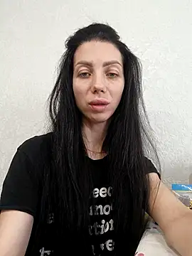 Snapshot of Princessa99885 chatting on 11.21.25 Princessa99885 online show from 11.21.25