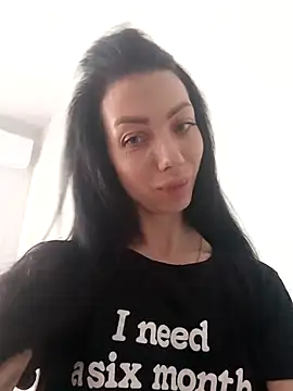 Snapshot of Princessa99885 chatting on 12.15.25 Princessa99885 online show from 12.15.25