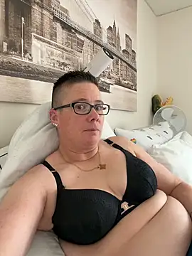 Snapshot of voluptuous-minx chatting on 05.19.26 voluptuous-minx online show from 05.19.26