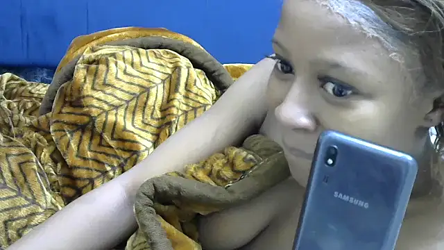 Snapshot of CURVYBABExxx chatting on 09.19.25 CURVYBABExxx online show from 09.19.25