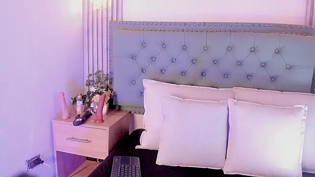 ValeriaJulio  online show from 10.29.25