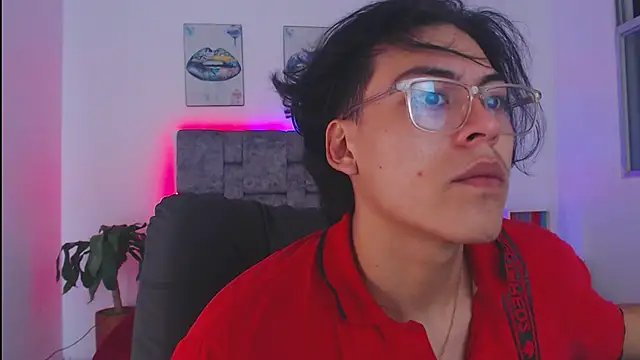 Snapshot of dirty_model chatting on 09.13.25 dirty model online show from 09.13.25